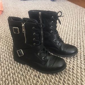 Combat boots